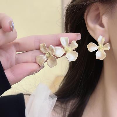 2024 High-End French Retro Flower Earrings - Unique Design for Women