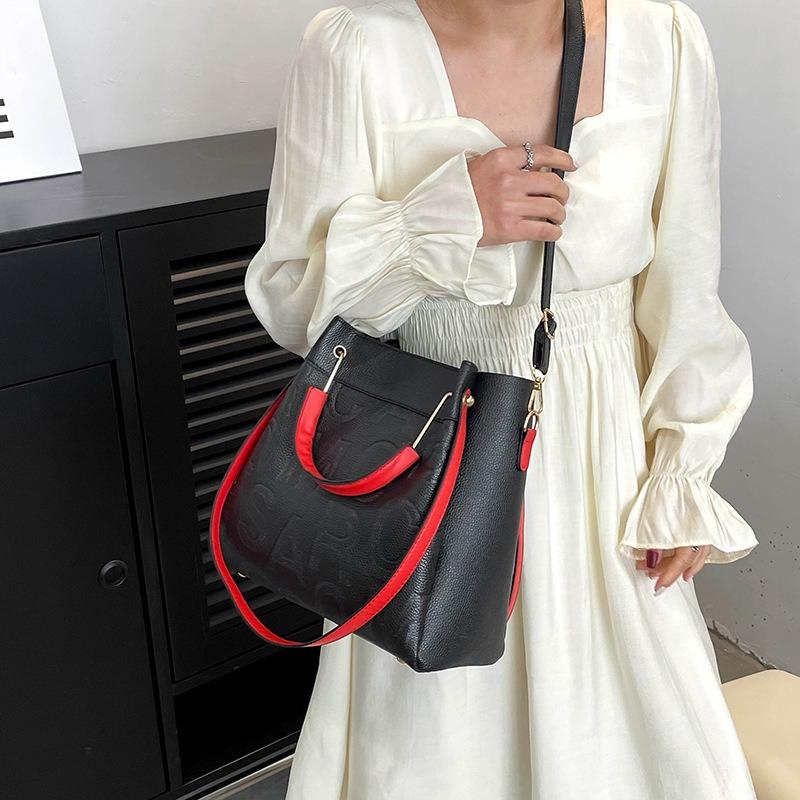 New handbag going out messenger bag large capacity soft leather embossed shoulder bag women's bag