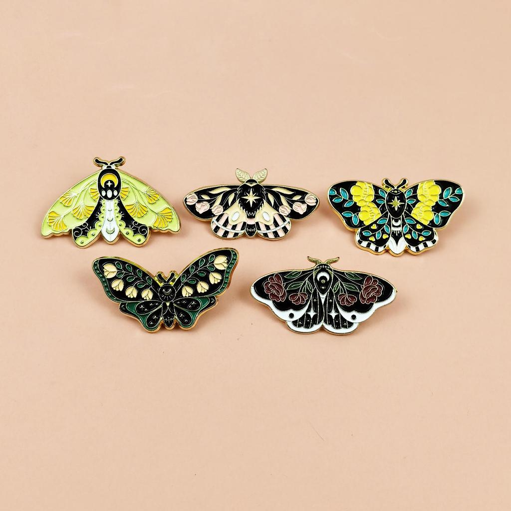 Creative Butterfly Brooch: Cartoon Insect Metal Badge with Oil Drip for Backpack and Clothing