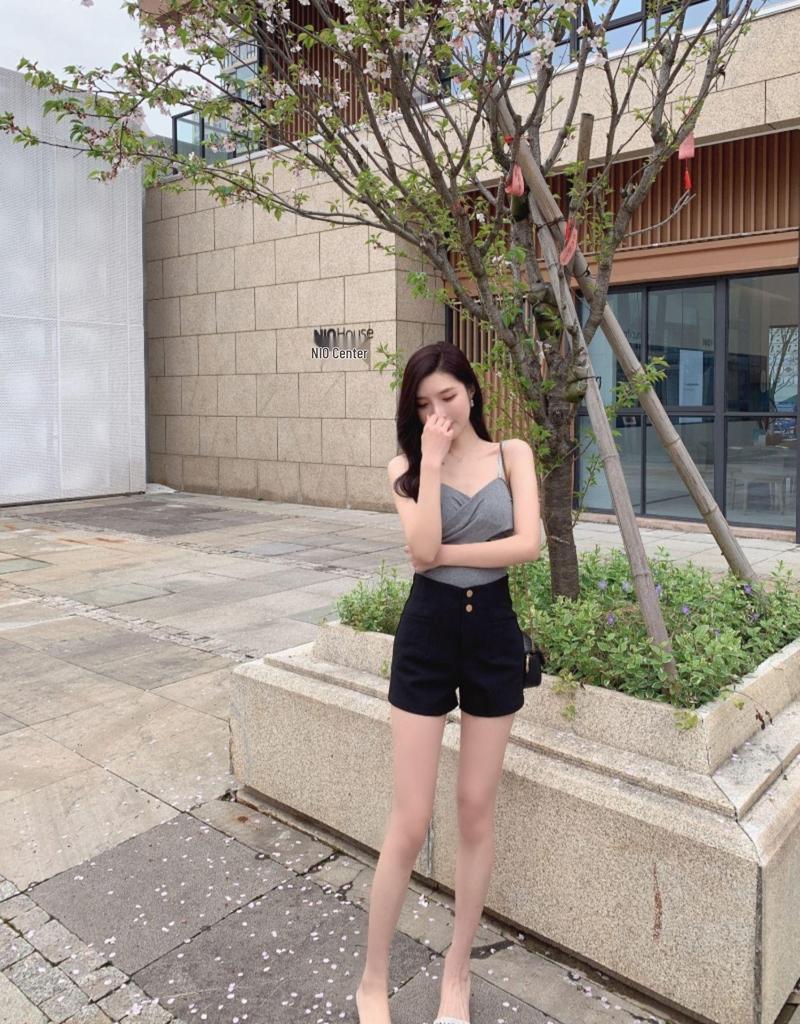 2024 Women's Versatile A-line Black High Waist Elastic Shorts