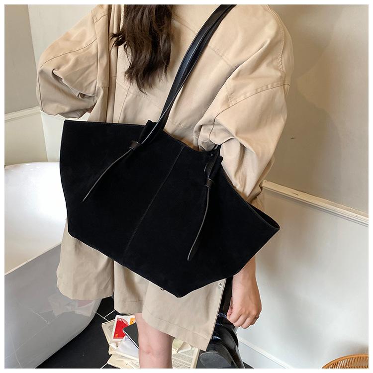 Sacs Rétro Tote Sacs Seau 2025 Automne Nouveaux Sacs de Bras Texture Daim Sacs d'Épaule Sous-Bras