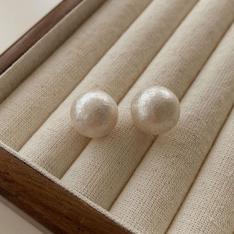 Simple Versatile Pearl Earrings Fashion Personality Stud Earrings Temperament Earrings Women