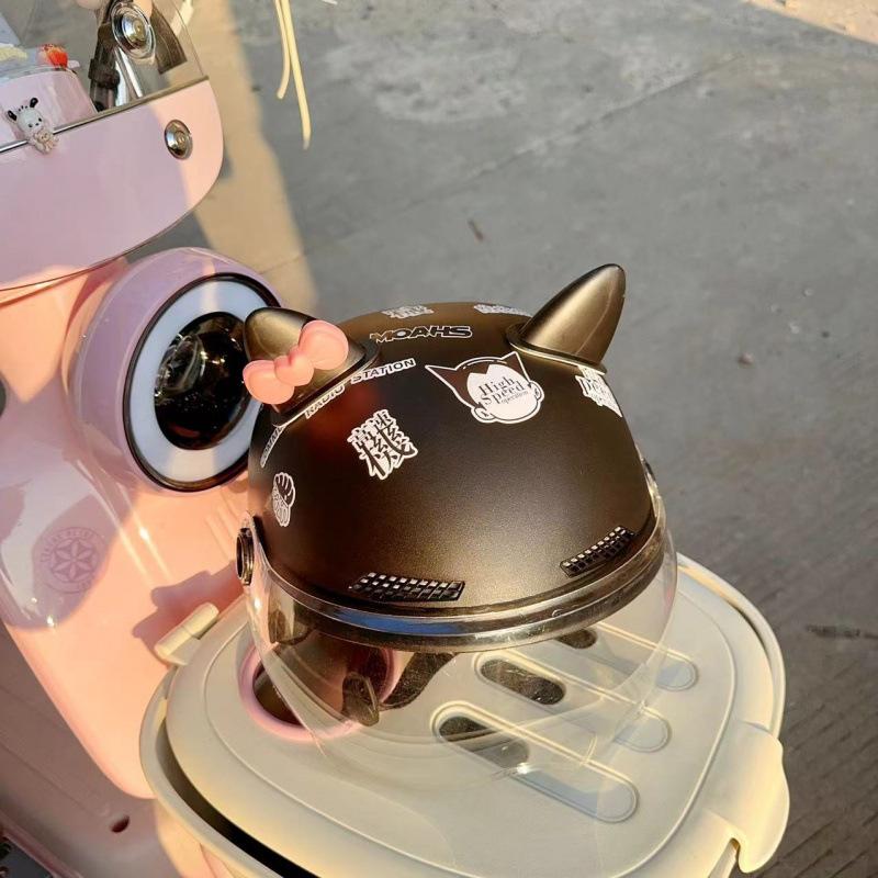 Electric Motorcycle Men's Ski Riding Four Seasons Universal Helmet Helmets