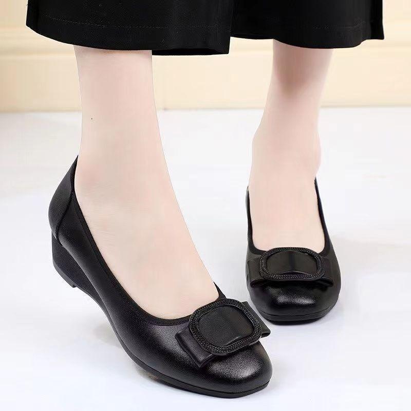 Autumn soft leather shallow mouth single shoes women's new comfortable soft leather soft sole medium mother versatile shoes women's leather shoes
