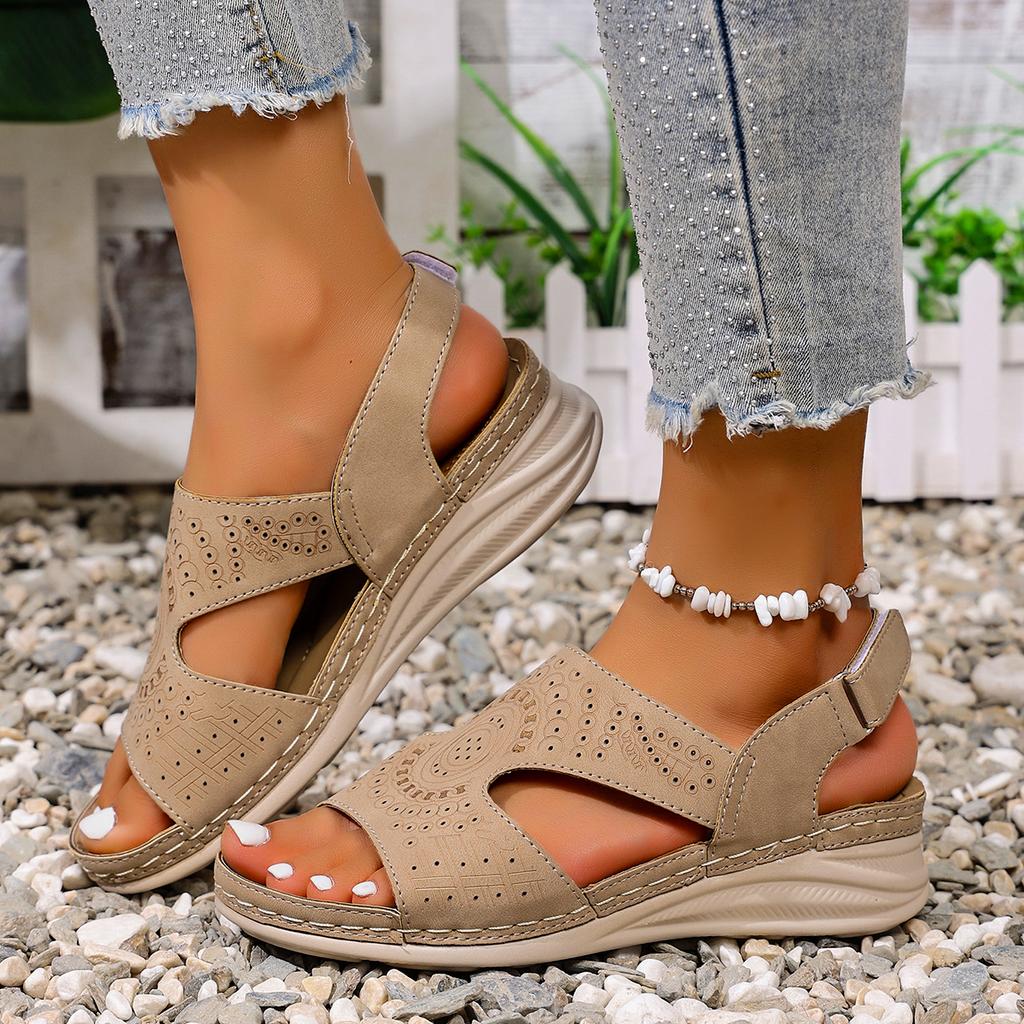 Mode Übergröße Damen Sandalen Sommer Neu Romantische Aushöhlen Atmungsaktive Sandalen Niedriger Absatz Böhmischer Stil Polyestersohle Schuhe für Damen
