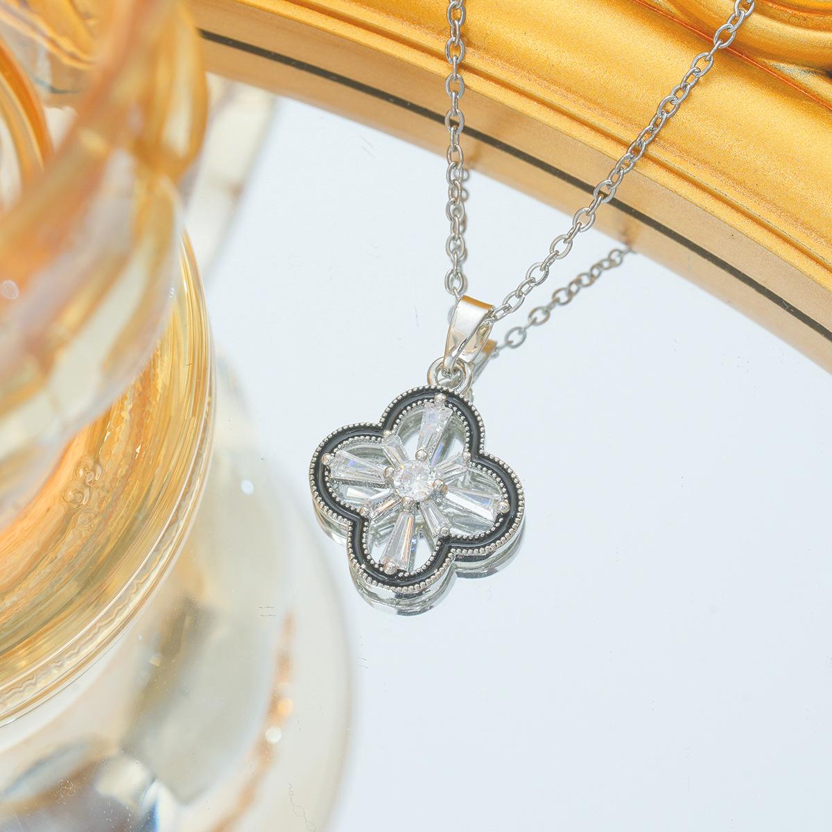 

Легкое роскошное ожерелье с четырьмя листьями и бриллиантами для женщин, популярная высококачественная цепочка на ключицу, подарок