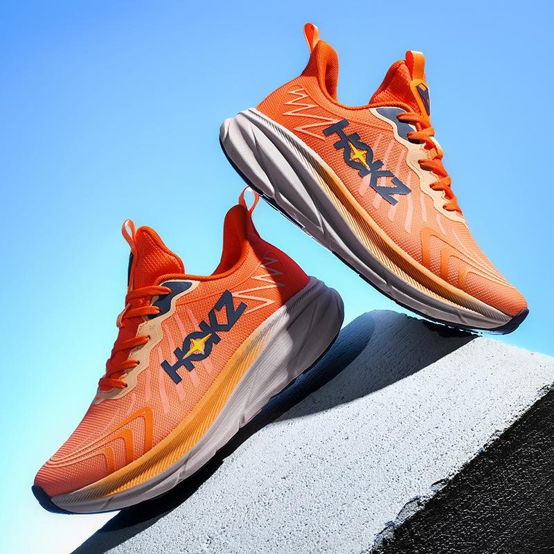 A men's fly-woven mesh breathable sports casual shoes trendy non-slip cushioning marathon running shoes