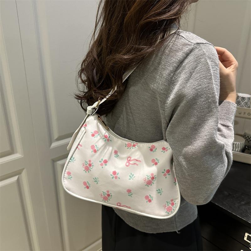 Spring new popular retro texture armpit bag women's fashion versatile shoulder baguette bag tide