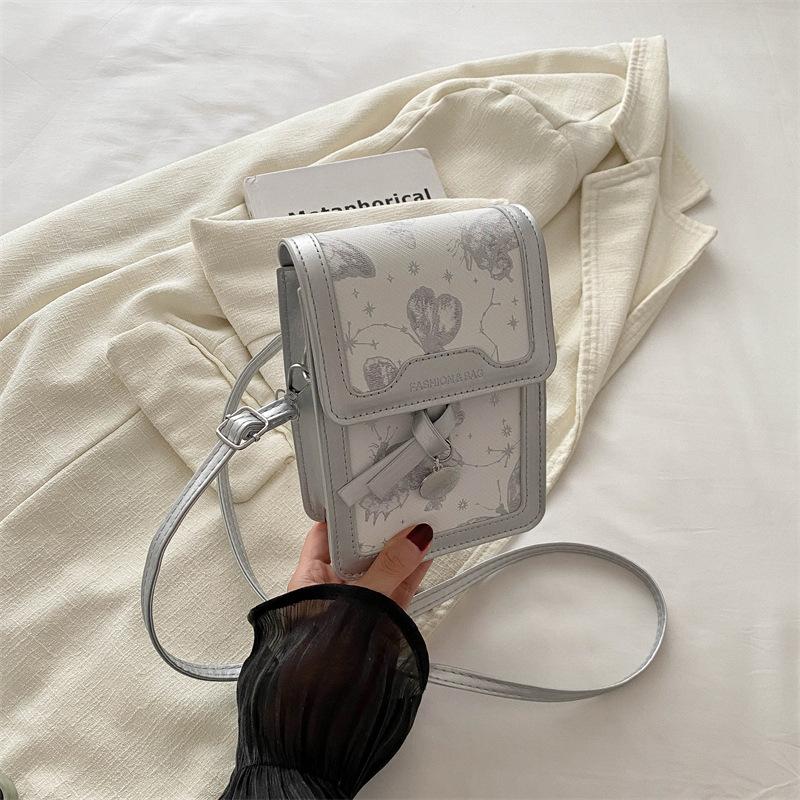 

Новая сумка через плечо, модная простая сумка через плечо, летняя новая модная тенденция, маленькая квадратная сумка через плечо