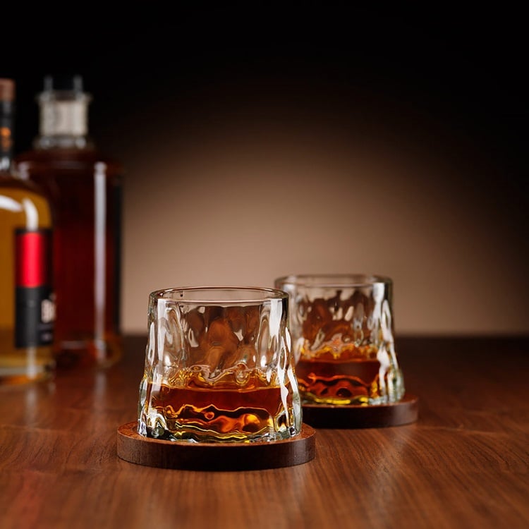 Zestaw szklanek do whisky kiwających się wirujących do drinków napojów