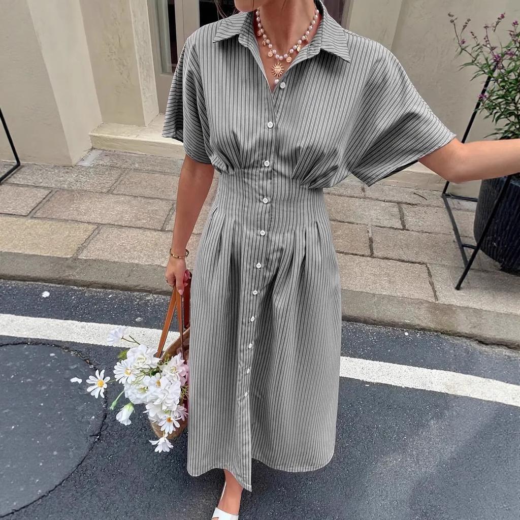 Abito midi casual da donna a maniche corte con colletto a camicia, bottoni sul davanti, plissettato, a righe rosa