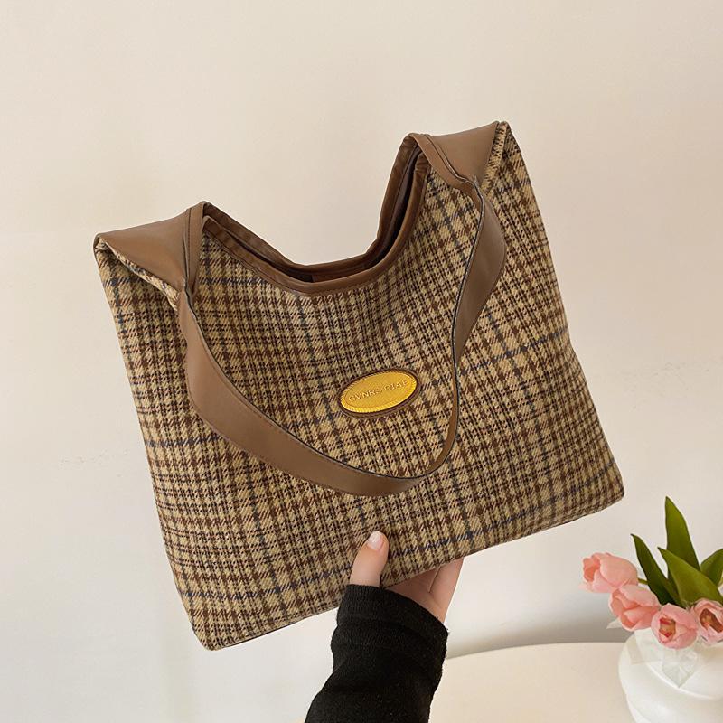 Retro Woolen Plaid Large-capacity Shoulder Bag Women's 2025 Autumn and Winter New Versatile Underarm Tote Bag