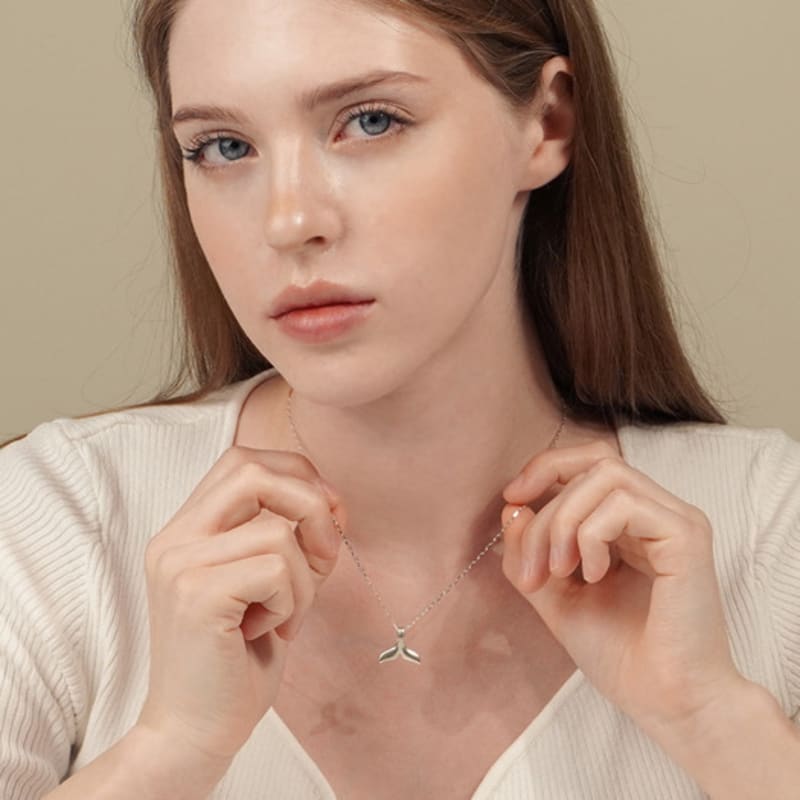 JEWNEL Silver925 Bold Dolphin Tail Chain Necklace (2 colors)