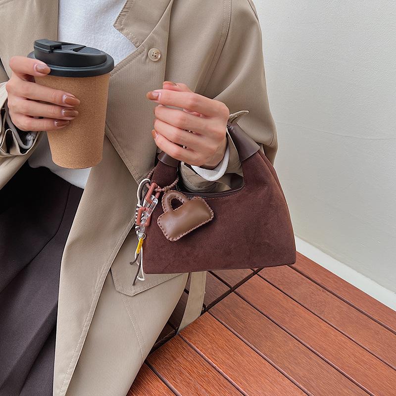 Hand Carry Fashion Dumpling Bag Women 2025 Autumn and Winter Korean Ins Simple Versatile Shoulder Bag Niche Trend Messenger Bag