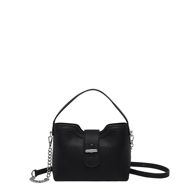 

New bag casual simple lock Korean niche design handbag women s light luxury girl feeling messenger bag No pendant model чорний