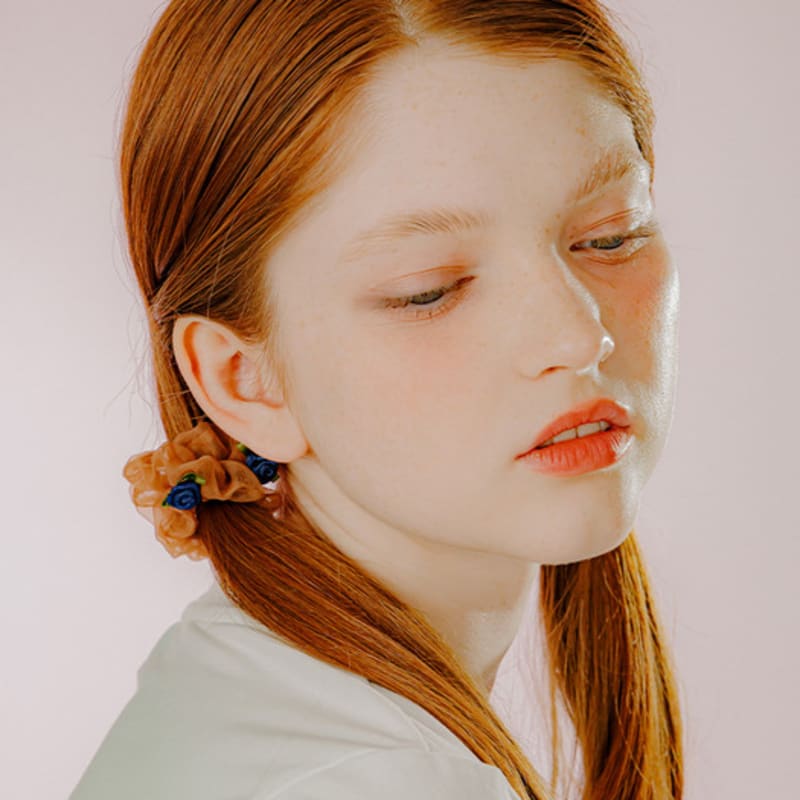 mellotory mini rose see-through scrunchie (brown)