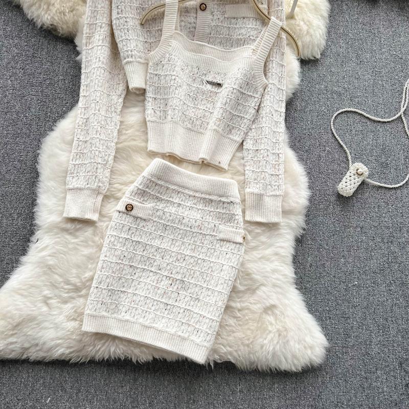 Süßes Mädchen Elegantes gestricktes 3-teiliges Set für Frauen Kurze Strickjacke Niedliche Weste Minirock Weiblicher Vintage Hohe Taille Plaid Partyanzug