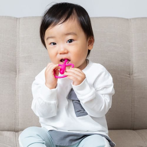 Okamura Hamiki Sensei Baby Ring Toothbrush for when the four front teeth (top and bottom) have erupted (Color cannot be selected) Pink or Yellow, 1 pi