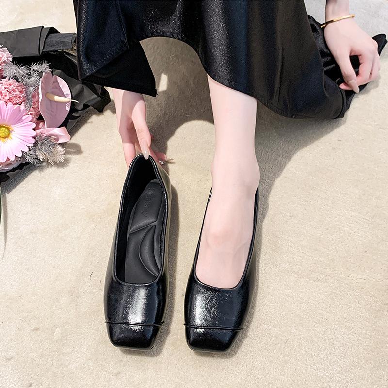 Skinny and Comfortable Commuting Flat Shoes for Women's Autumn Retro Minimalist Square Head and One Pedal Versatile Small Single Shoes