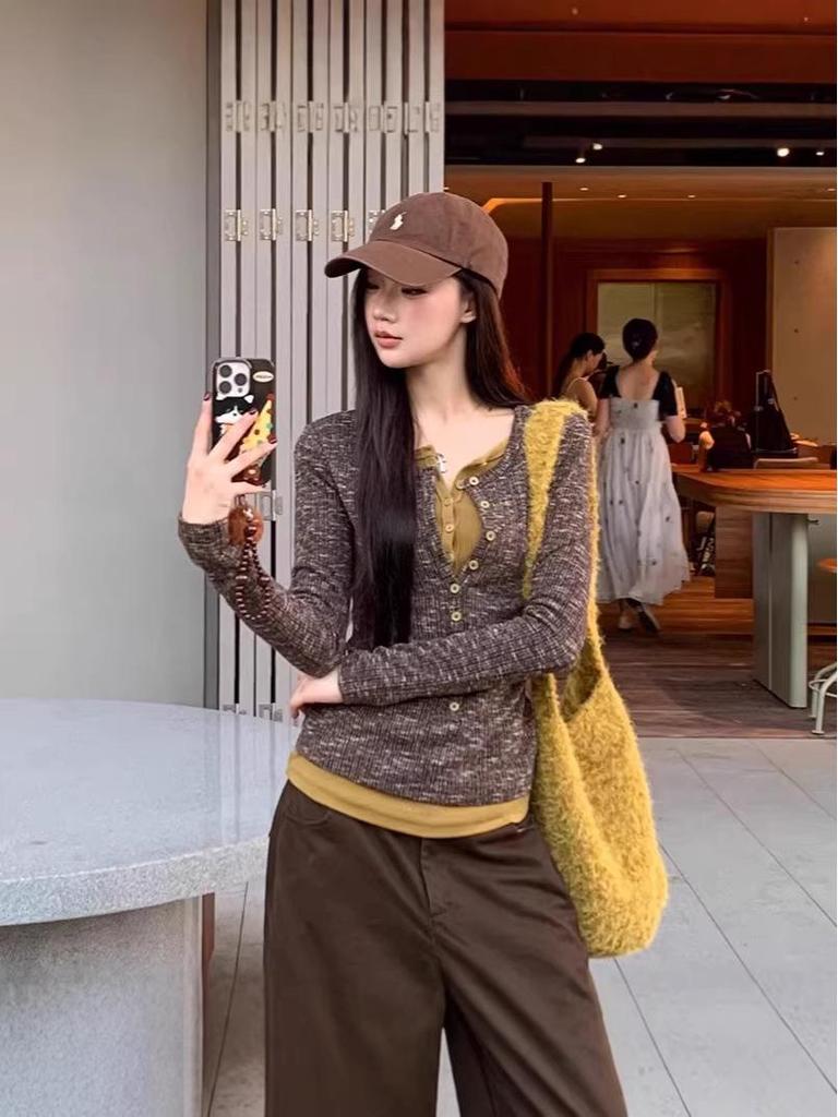 Chemise Tricot Chic Ajustée pour Femme: Col semi-ouvert, Couleurs contrastées, Design effet deux-pièces, Manches longues pour l'automne/hiver