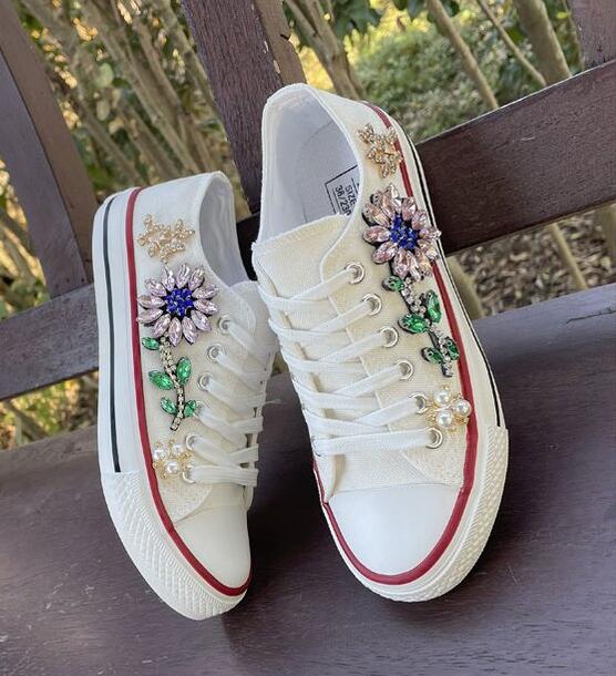 

Красивые цветочные низкие парусиновые туфли для девочек, кроссовки, милые студенческие туфли на шнуровке, белые, жемчужные, вулканизированные 36