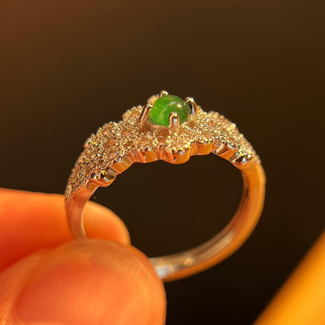 

Full Green Yang Green Natural Jadeite Ring, Women S Opening Is Slightly Inlaid, And The Real Shot Is Fidelity.