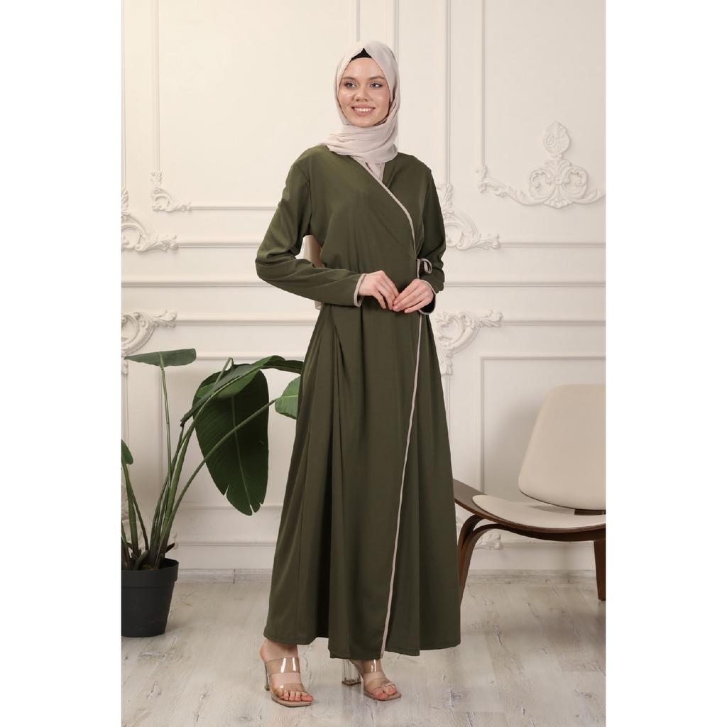 Schwarzes, zweireihiges Gebetskleid aus flexiblem Interlock-Stoff mit Paspelierung am Ausschnitt