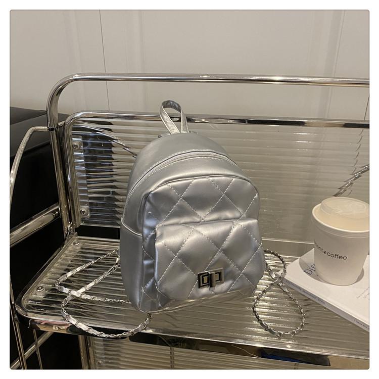 

2025 новый модный рюкзак маленькая ароматная текстура портативный маленький рюкзак универсальный для поездок на работу повседневный рюкзак на плечо серебряный
