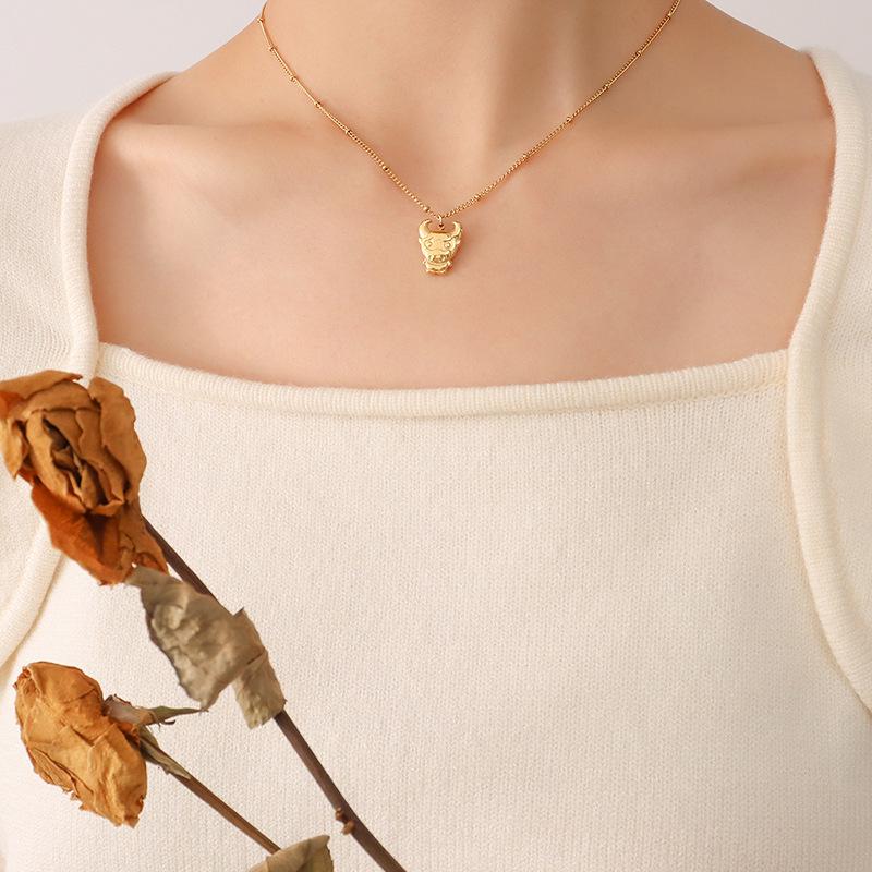 New Cute Niu Niu Pendant Necklace, Niche Versatile Stainless Steel Collarbone Chain Plated With 18K Gold Jewelry