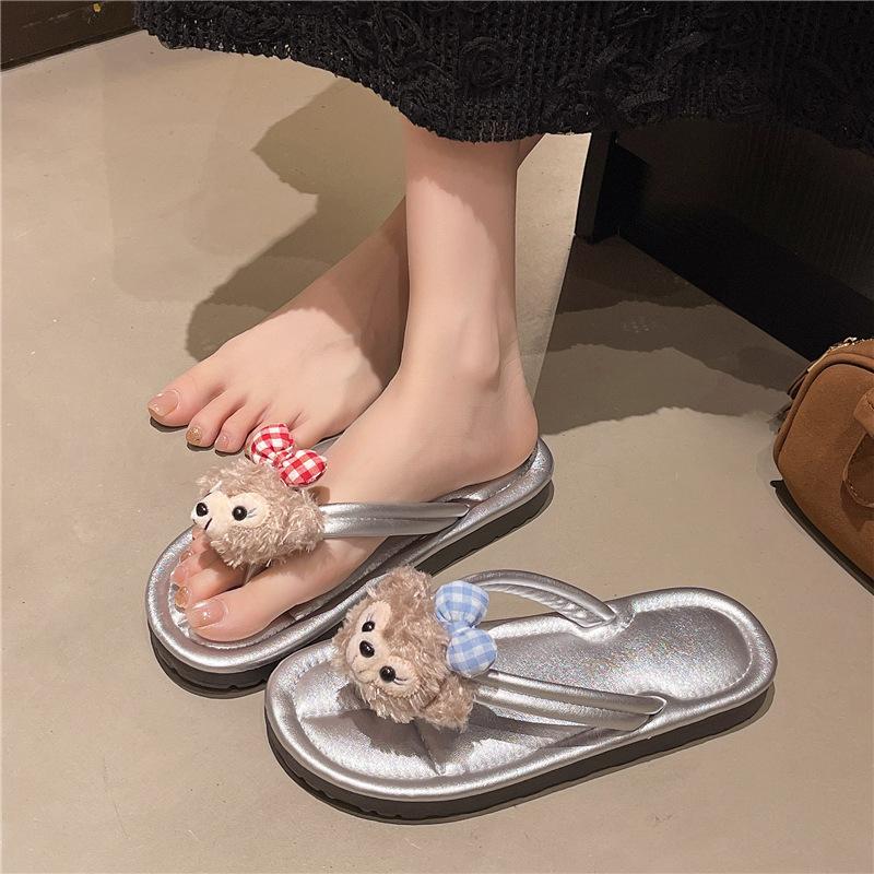 Soft bottom 2025 summer new casual cute outer wear women's slippers niche Internet celebrity flat bottom non-slip ins flip-flops