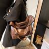 Retro Large-Capacity Soft-Sided Tote Bag, Female Popular Messenger Bag, Fashionable Underarm Bag.