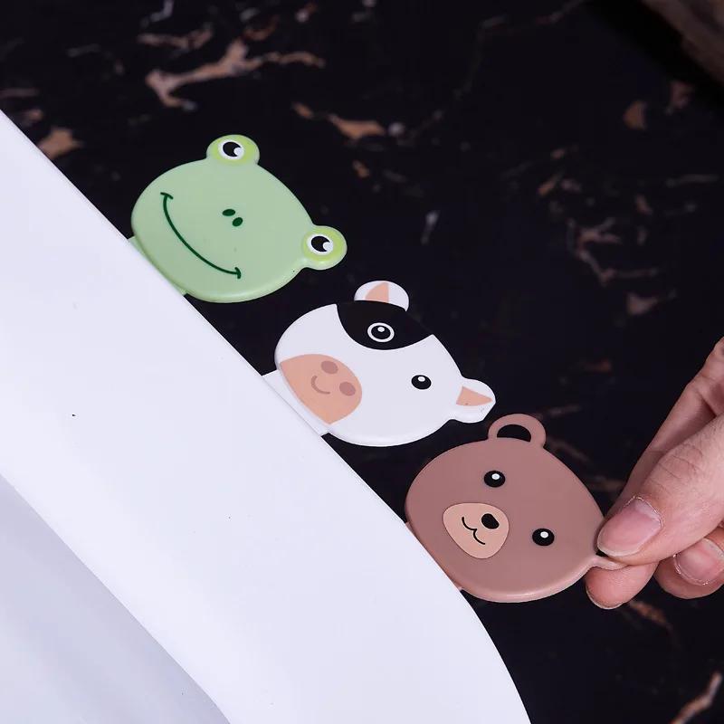 Dispozitiv de ridicare a scaunului de toaletă portabil cu desene animate Dispozitiv de ridicare a toaletei Evitați atingerea mânerului capacului toaletei Accesorii pentru WC