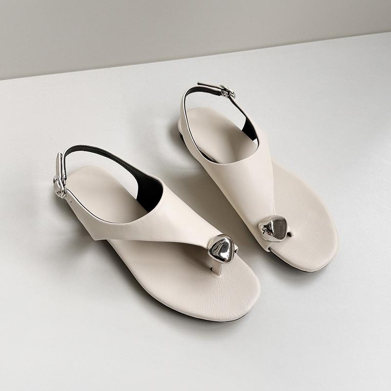 

Niche premium metal set toe flat-bottomed cool slippers women s 2025 summer new casual open-toed soft-faced back buckle sandals 39