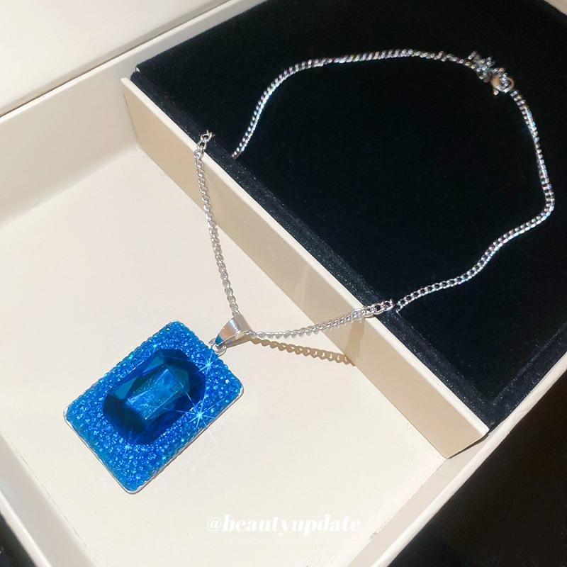 Zircon Diamond Square Pendant Ear Hook Necklace Set Light Luxury Premium Celebrity Style Jewelry Women