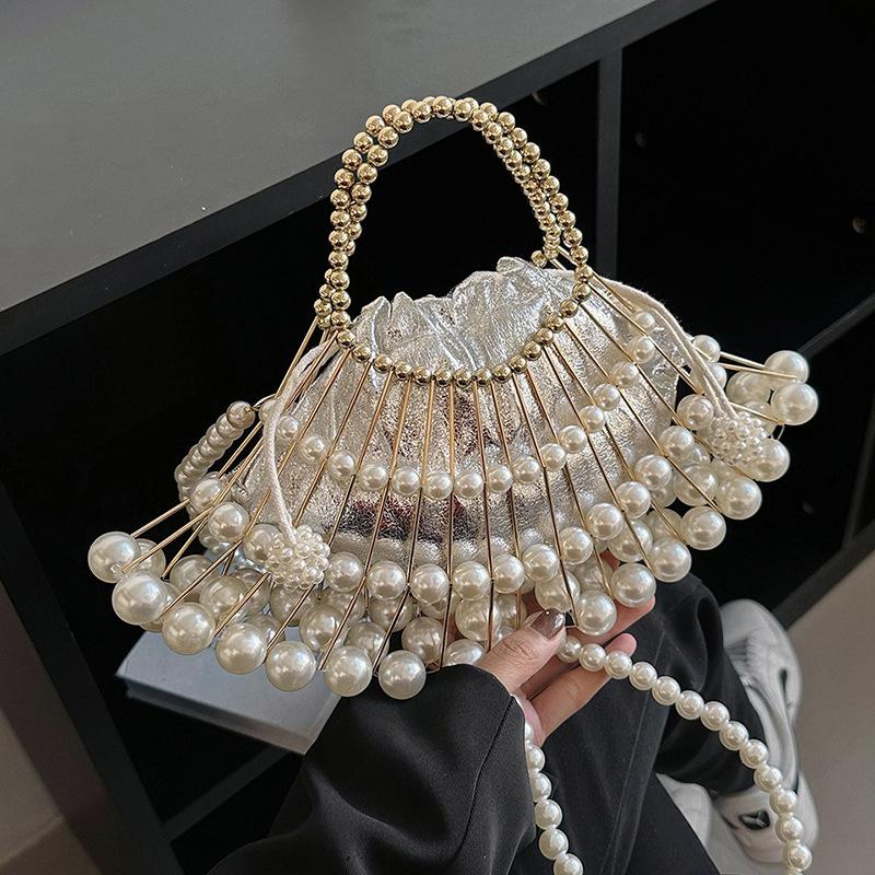 Retro pearl handbag, shell-type women's dinner bag, retro oblique span bag, hollow fan bag, evening bag.