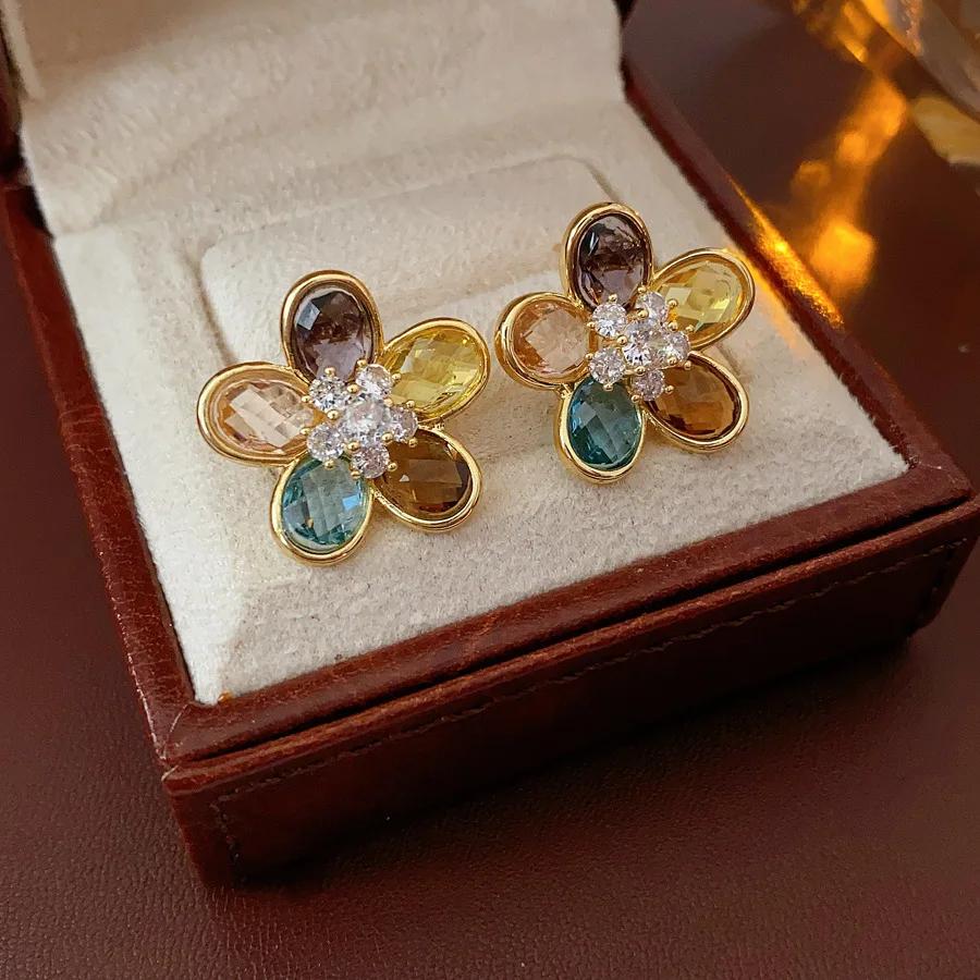 Farbige Zirkon Glas Blumen Ohrringe für Damen Leichter Luxus Palaststil Vielseitige Stecker High-End Mode Zirkon Geschenk