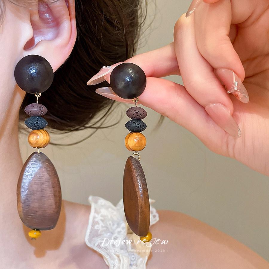 Retro Bohemian Wooden Tassel Earrings: 2026 Summer Niche Stud Accessories