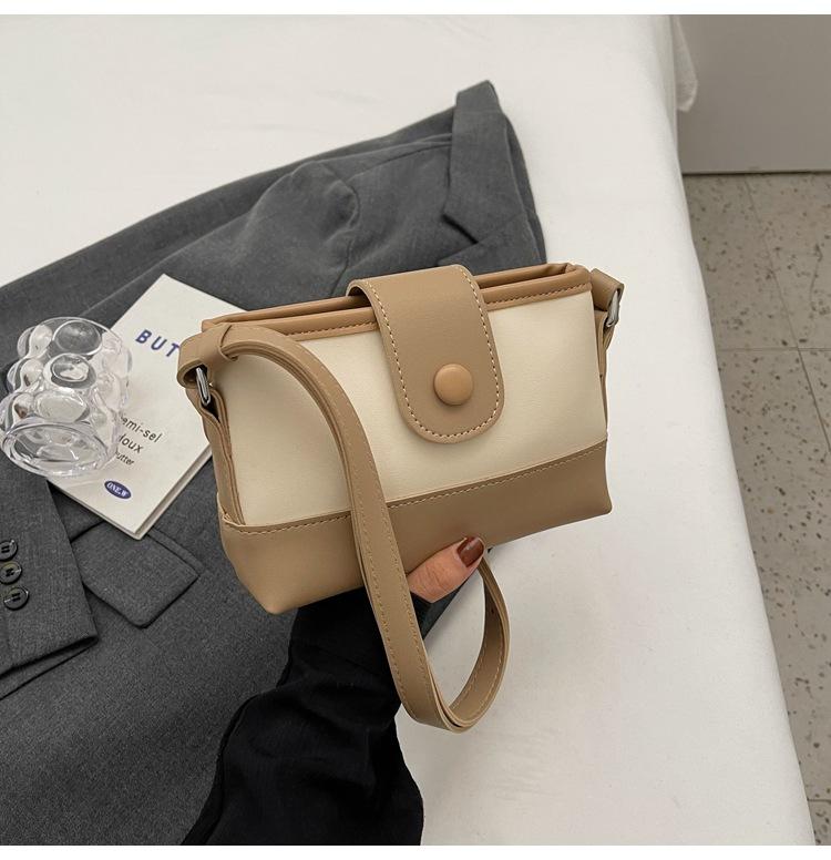 

Small square bag winter new shoulder bag niche design underarm bag literary retro French shoulder bag women s bag