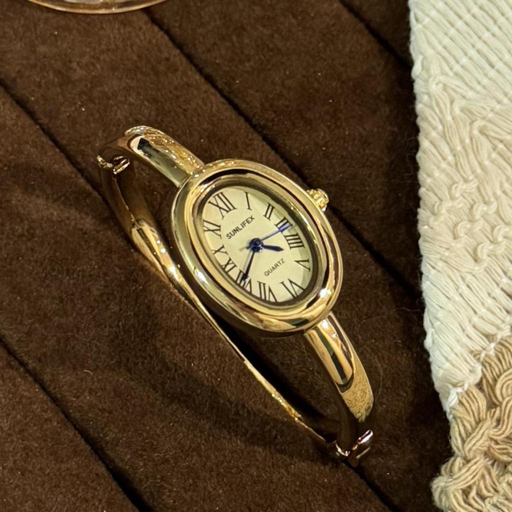 SUNLIFEX Women's Cartier-Style Quartz Watch with Roman Numerals and Bracelet Design