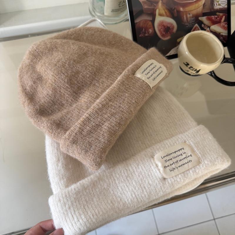 Korean Niche Solid Color Patchwork Beanie: Warm, Cold-Proof, Autumn/Winter, Stylish, Unisex Head Wrap for a Slimmer Face Look.