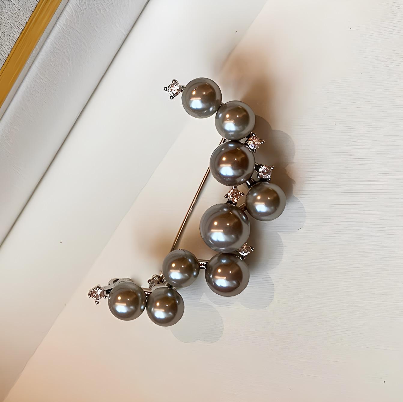 

Moon Pearl Brooch, High-end Pearl Moon Corsage, Niche Design Sense Brooch, Elegant Suit Overcoat Accessory серебряный/серый