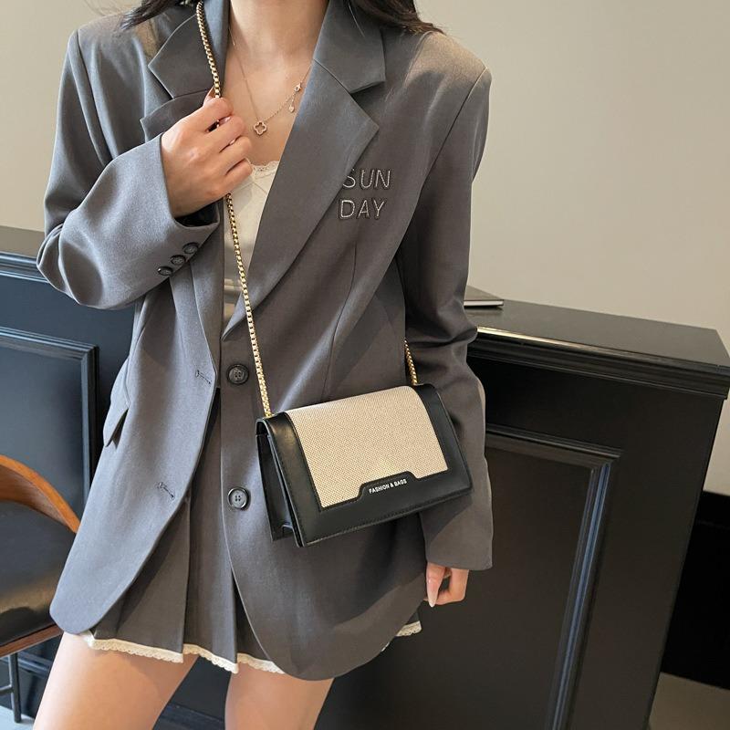 New fashion chain single shoulder messenger bag niche temperament underarm bag personality contrasting color commuter small square bag women