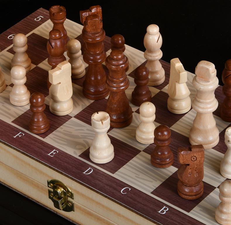 Zhiduo Star Magnetic Solid Wood Chess Set with Folding Board and Black & White Pieces