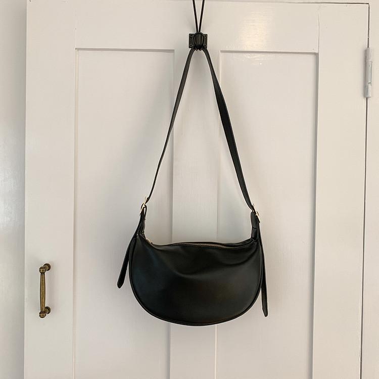 IELGY women's Korean version of fashion casual shoulder messenger bag, versatile dumpling bag