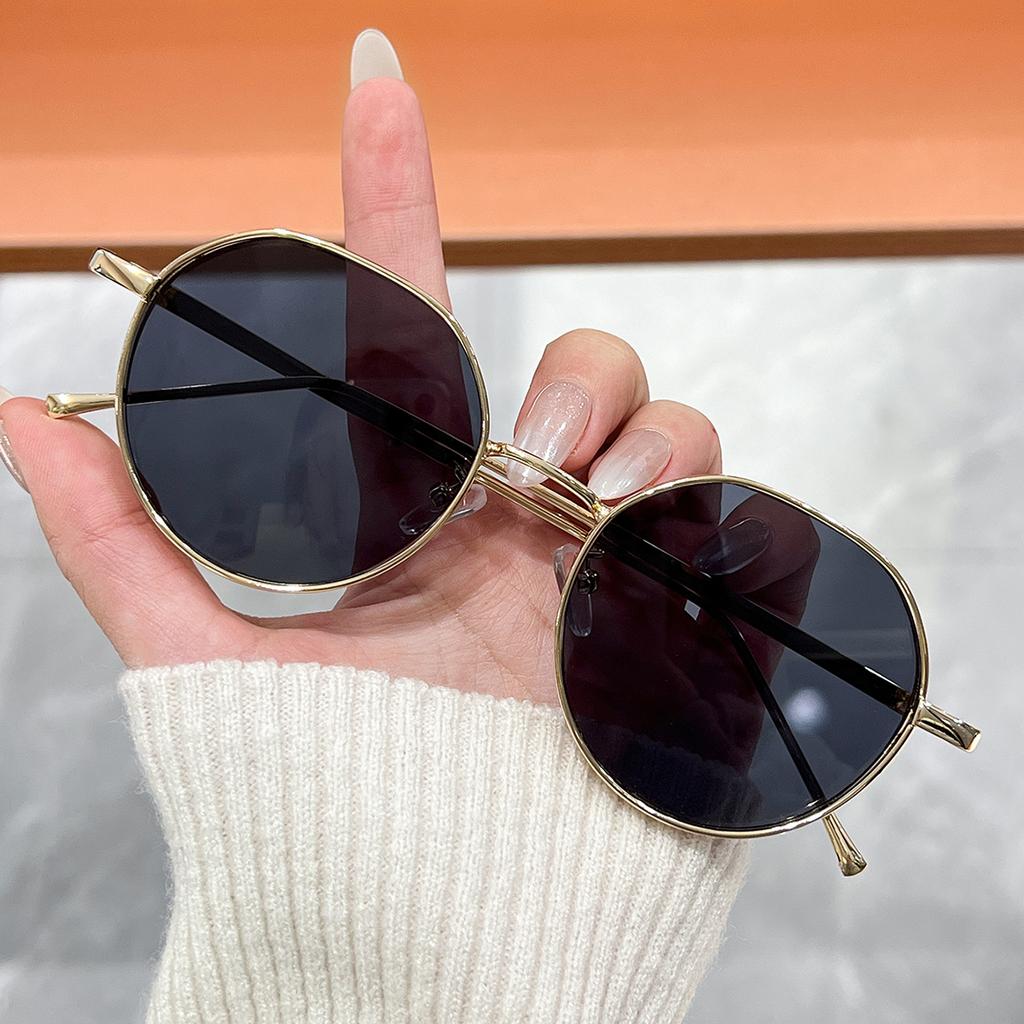 1PCS Retro round Frame Sunglasses Classic Fashionable Large Size with Thin Legs Unisex Sunscreen Glasses for Travel Photography