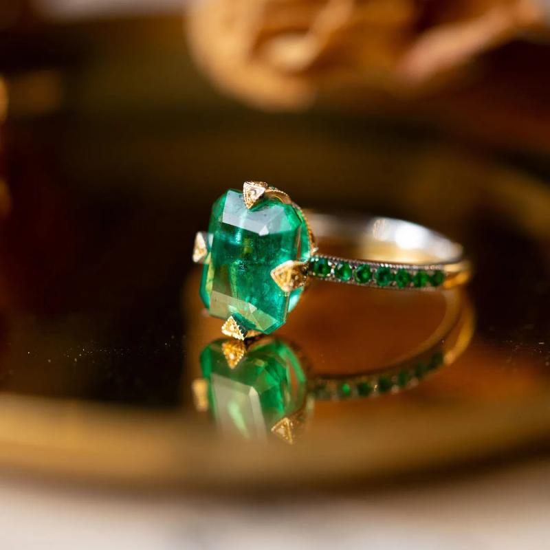 Fresh Jungle Style Vintage Green Gemstone Rings for Women Diamond Inlaid Design Charm and Luxurious Wedding Silver Jewelry
