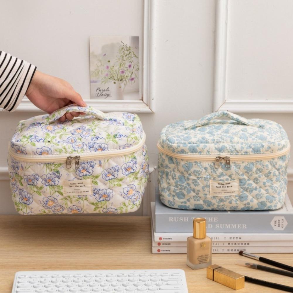 

Flower Printed Quilting Cotton Makeup Bag Large Capacity Portable Toiletry Case Casual