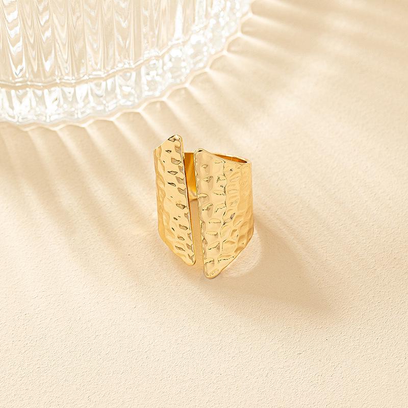 

Exaggerated Wide Band Ring - Irregular Hip Hop Fashion for Men & Women