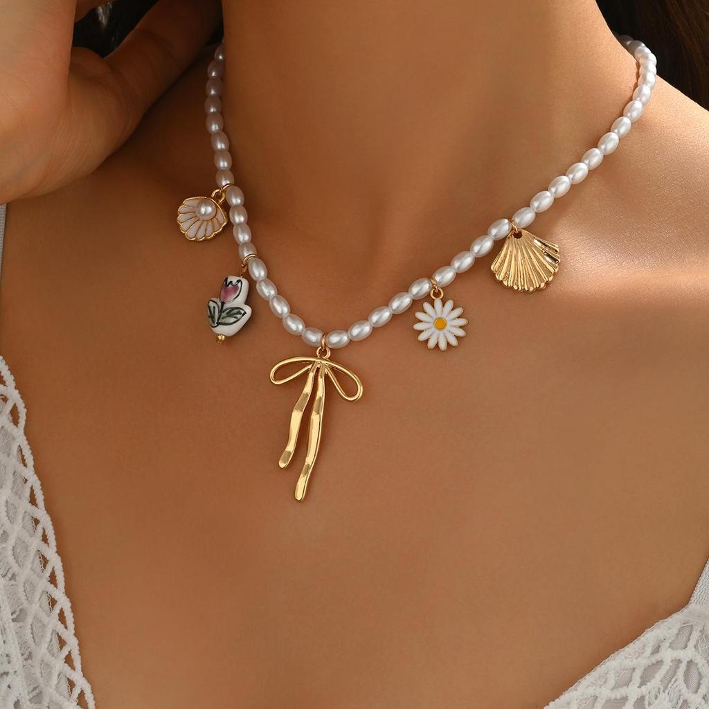 Cross-Border Fashion Baroque Daisy & Faux Pearl Shell Pendant Necklace