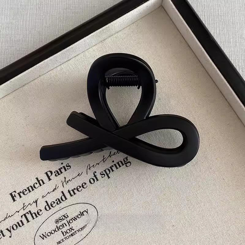 

Korean Frosted Tortoiseshell Fishtail Claw Clip for Women